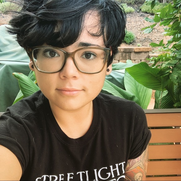 Meet your Posher, Emily - Picture 5 of 5